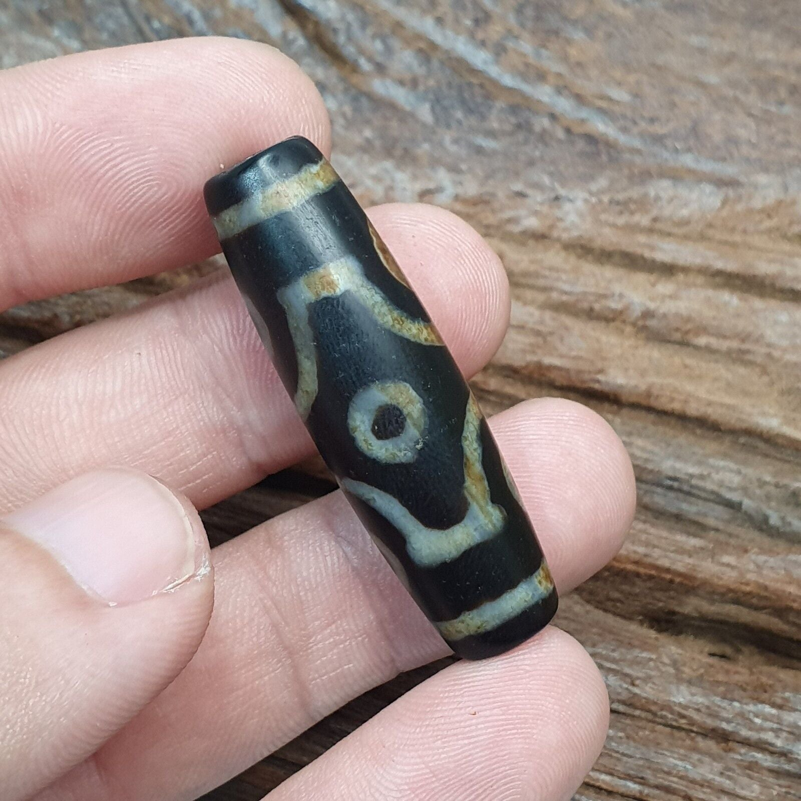 Old Tibetan Himalayan 8 eyes in eye Dzi Bead Amulet circle and Square Eyes