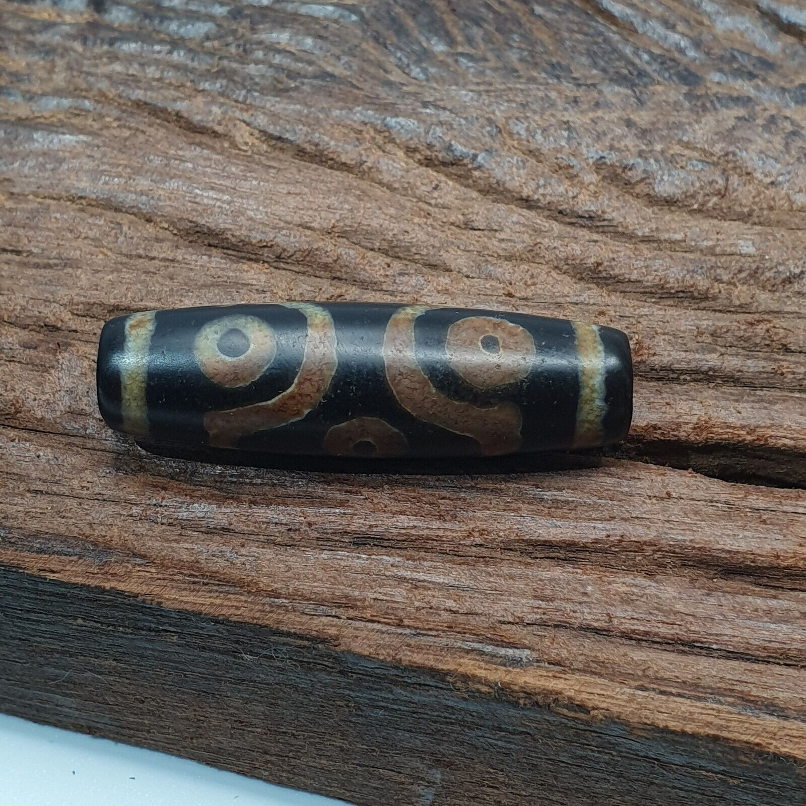 Old Tibetan Himalayan 8 eyes in eye Dzi Bead Amulet circle and Square Eyes