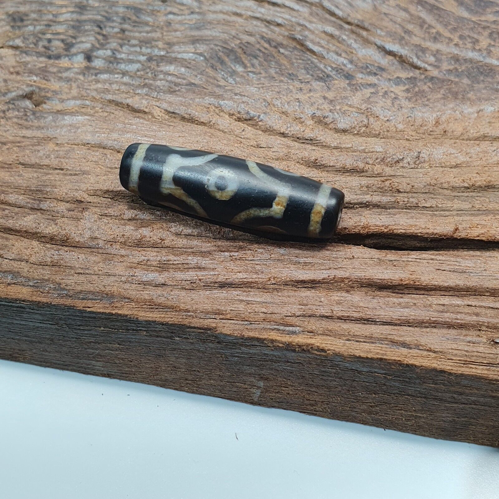 Old Tibetan Himalayan 8 eyes in eye Dzi Bead Amulet circle and Square Eyes