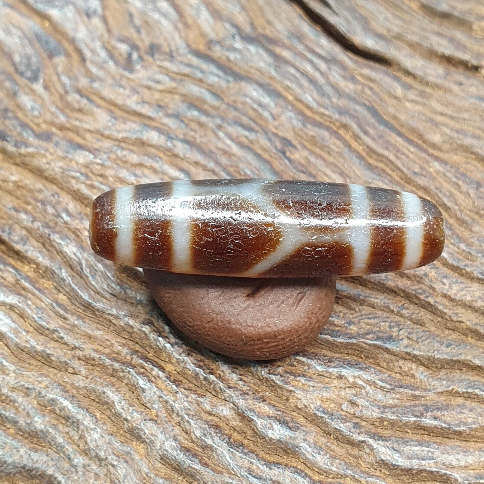 Antique Old Tibetan 6 Football pattern Eyes Agate stone Dzi Bead Amulet CT-3