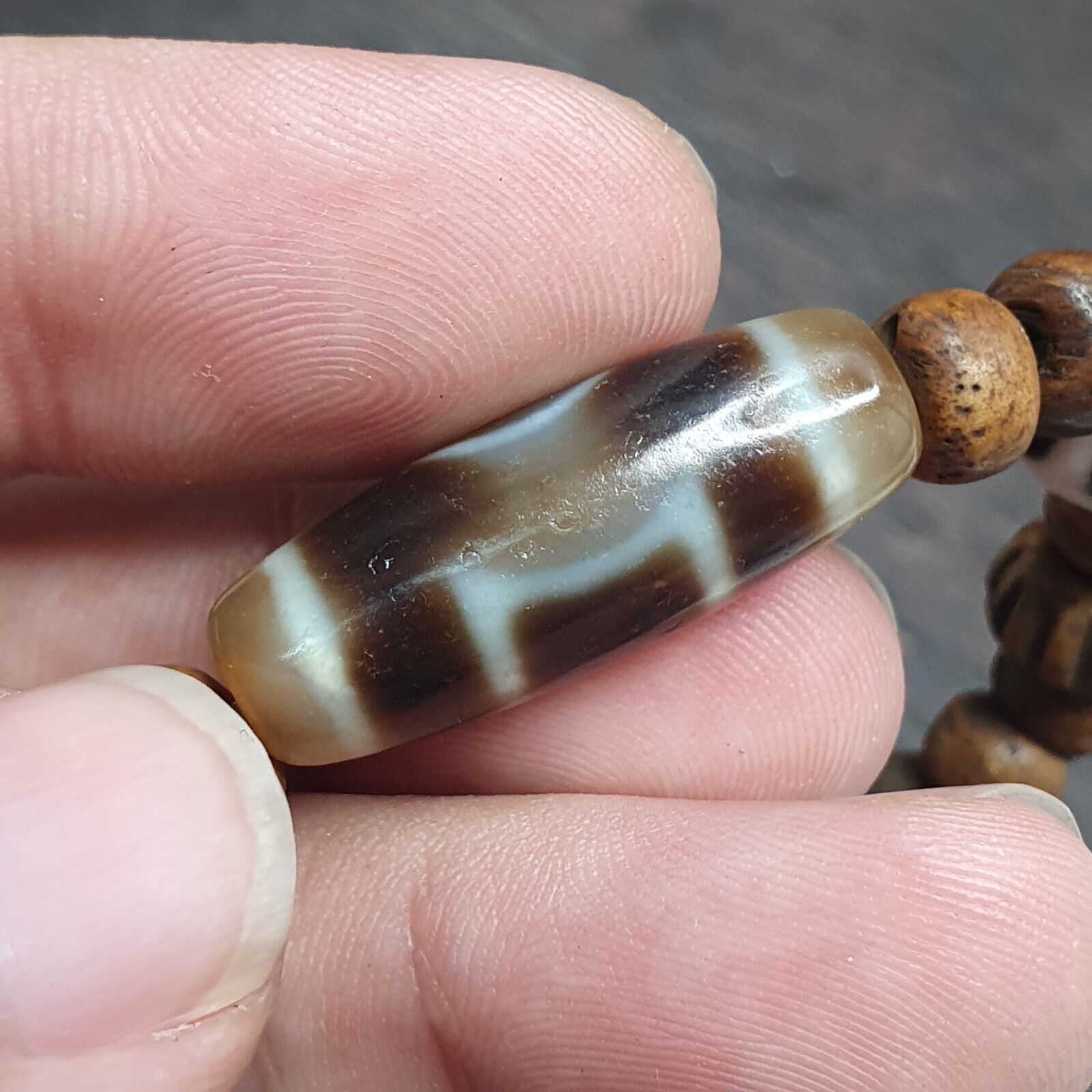 Tibetan 1Circle Eyes 1Aquare Eye Agate Dzi Bead Amulet with carving Bracelet