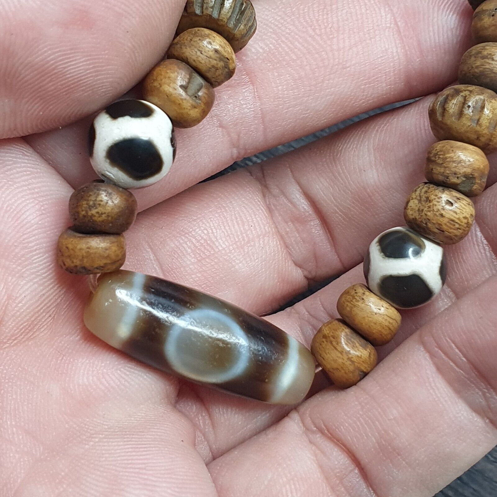 Tibetan 1Circle Eyes 1Aquare Eye Agate Dzi Bead Amulet with carving Bracelet