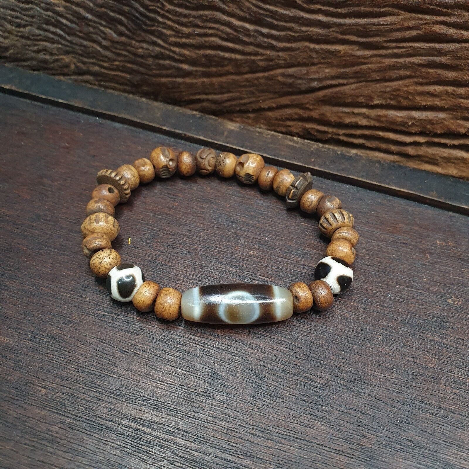 Tibetan 1Circle Eyes 1Aquare Eye Agate Dzi Bead Amulet with carving Bracelet
