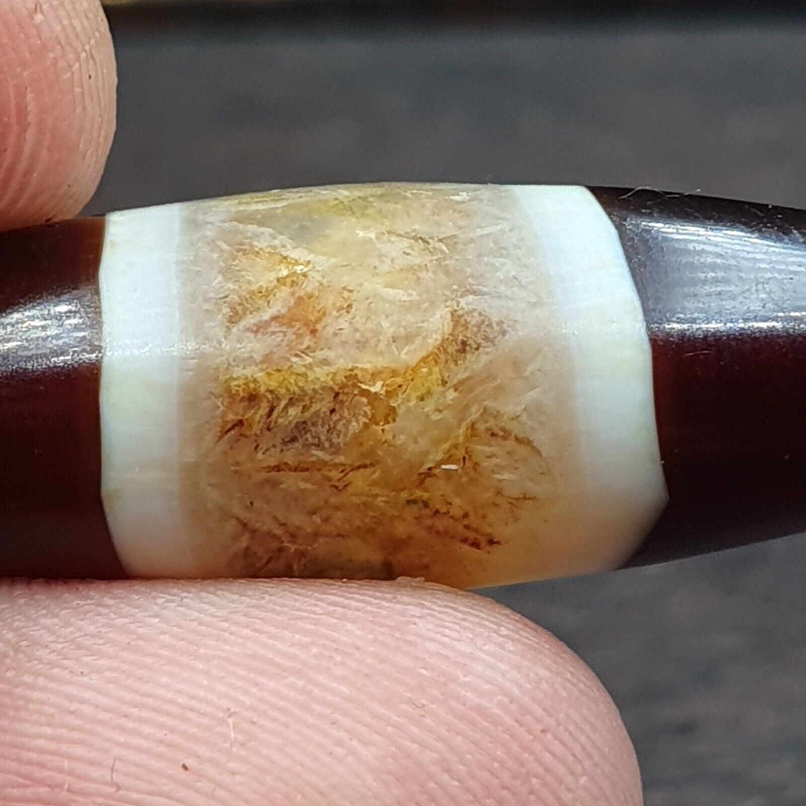 Very rare unique Pattern Yemeni Middle Eastern Natural Red Agate Amulet