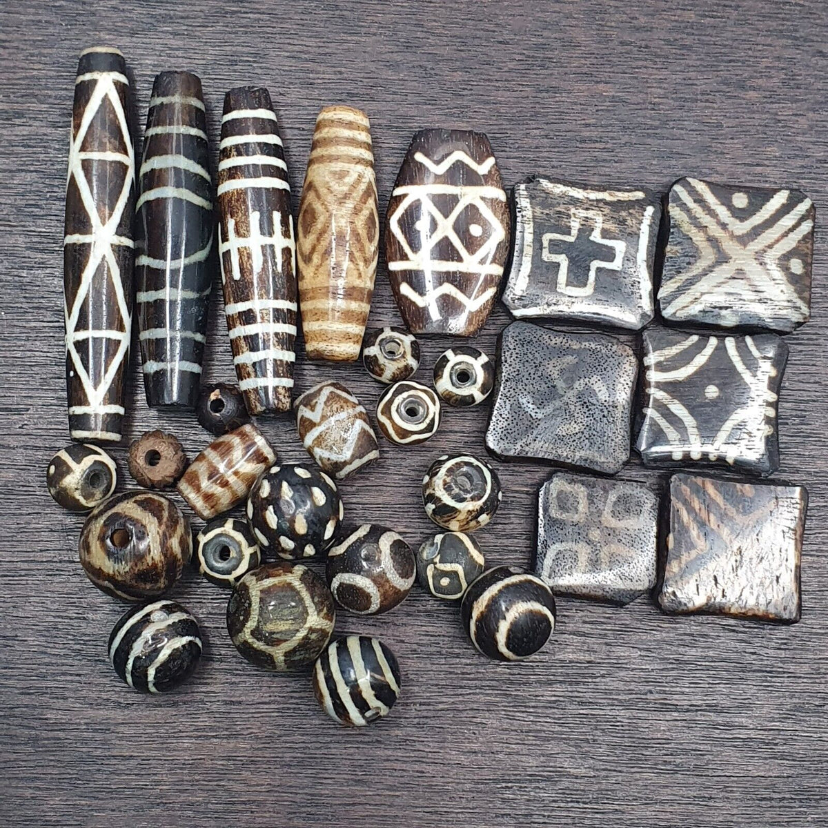 Lot 29 Antique Vintange PUMTEK PYU Beads Rare pattern SILKY PATINA