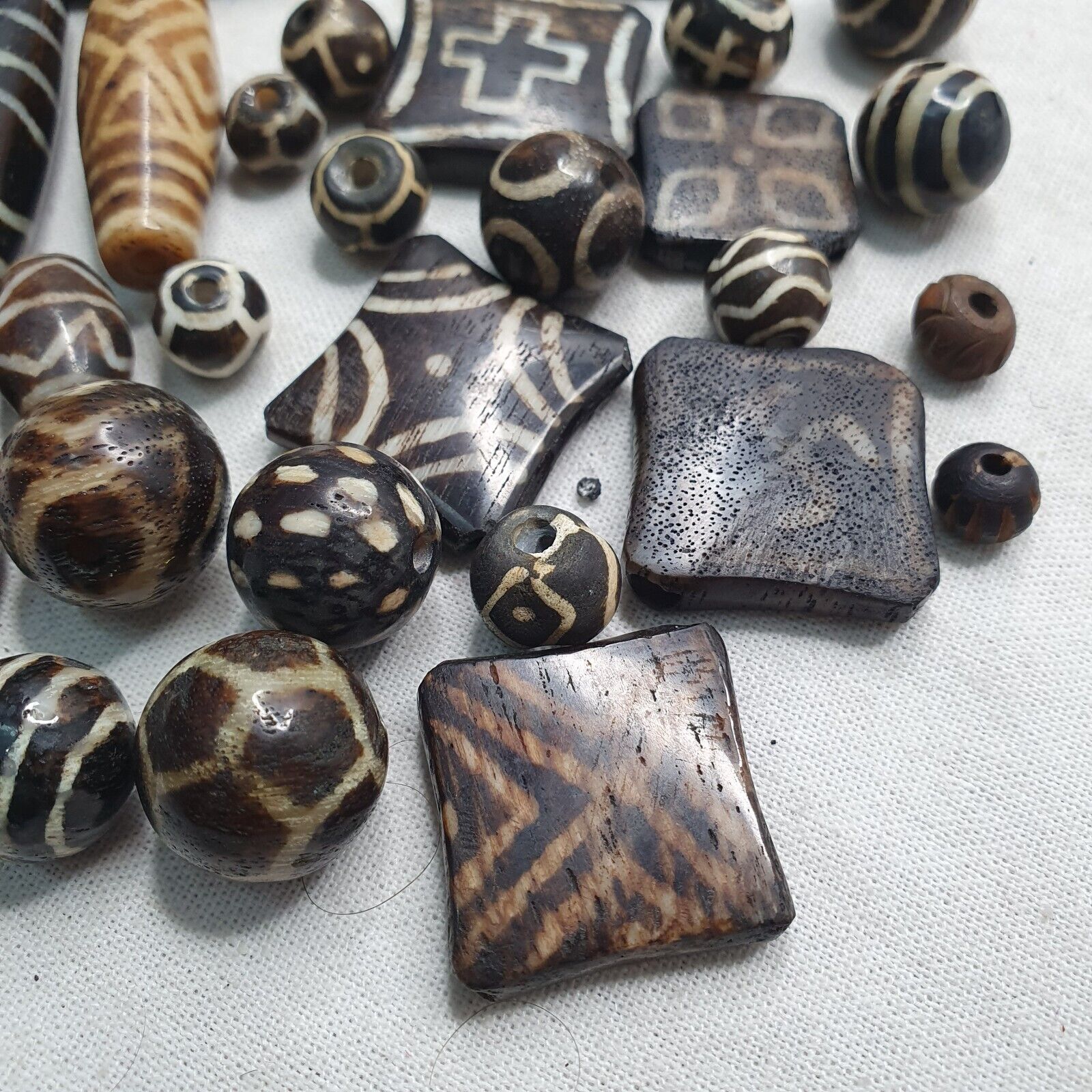 Lot 29 Antique Vintange PUMTEK PYU Beads Rare pattern SILKY PATINA