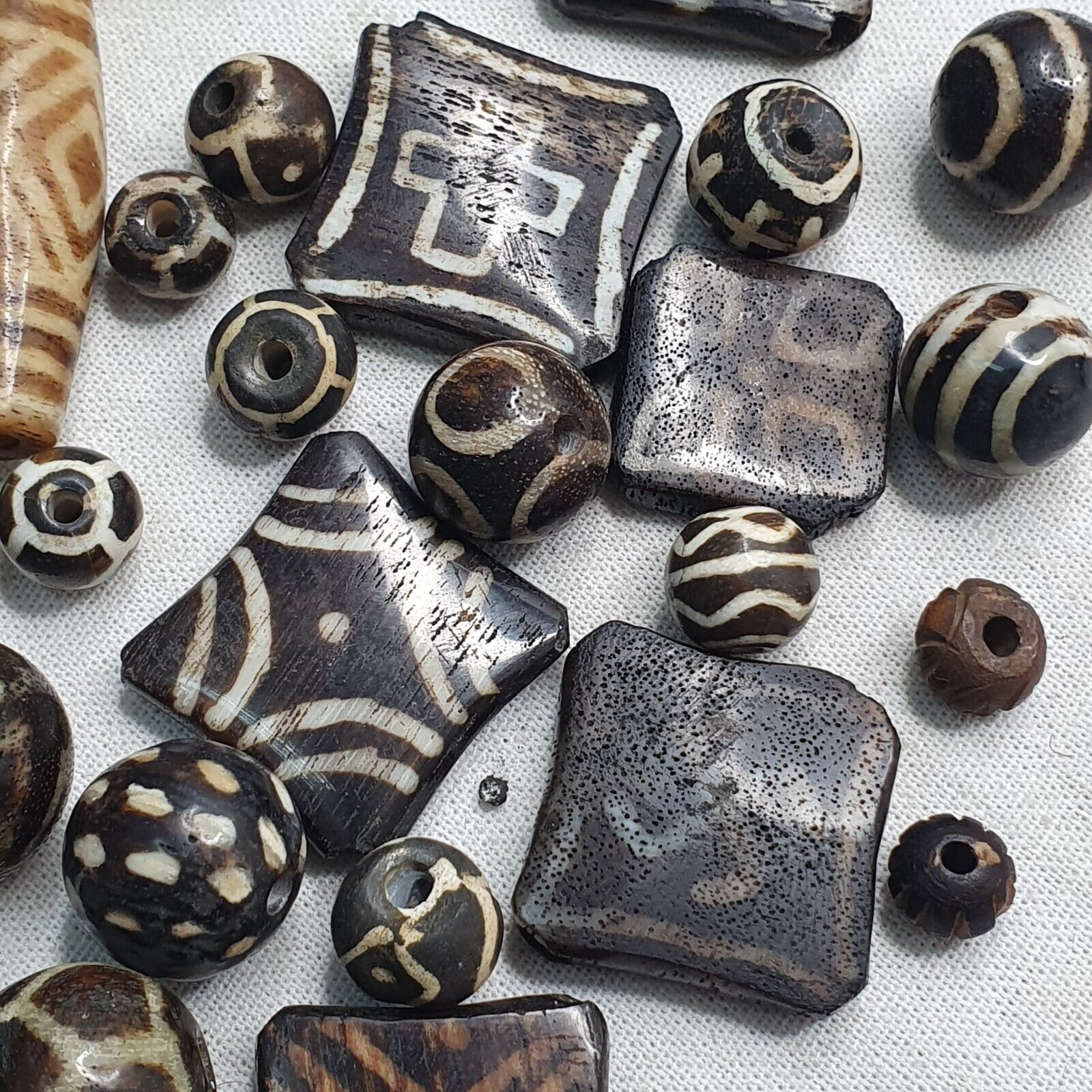 Lot 29 Antique Vintange PUMTEK PYU Beads Rare pattern SILKY PATINA