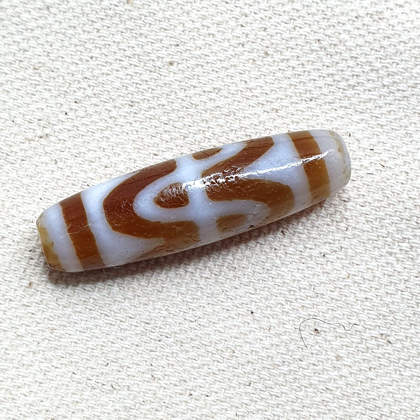 Tibetan Himalayan ZIG ZAG Tiger Tooth pattern Dzi Agate Bead Amulet