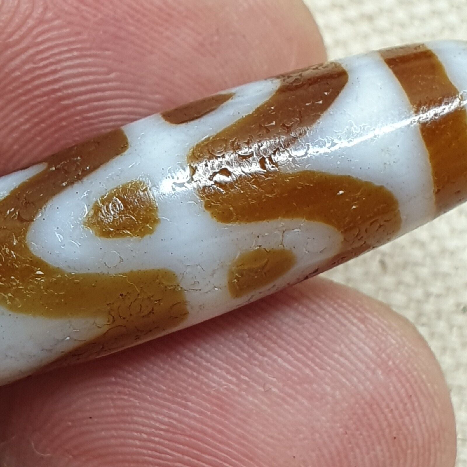 Tibetan Himalayan ZIG ZAG Tiger Tooth pattern Dzi Agate Bead Amulet