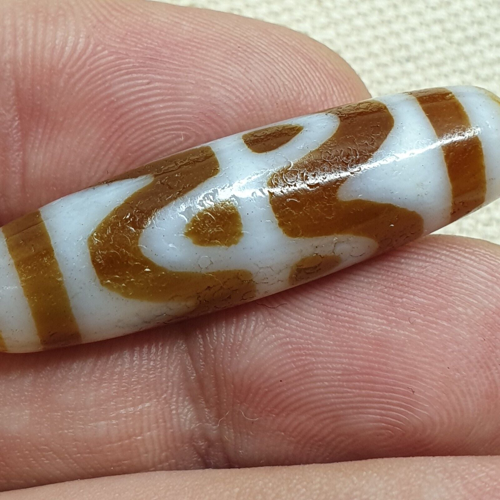 Tibetan Himalayan ZIG ZAG Tiger Tooth pattern Dzi Agate Bead Amulet