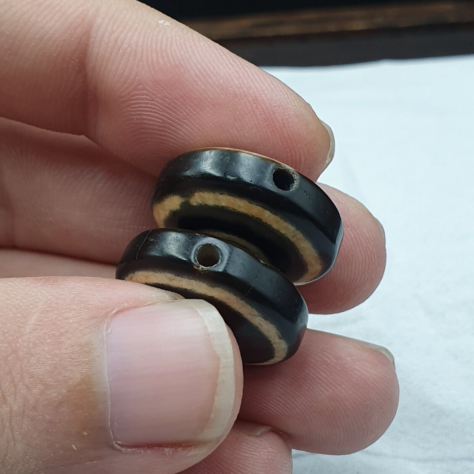 Lot 2 Pcs Tibetan Luk Mik Goat Eye Agate Stone Decorated Beads