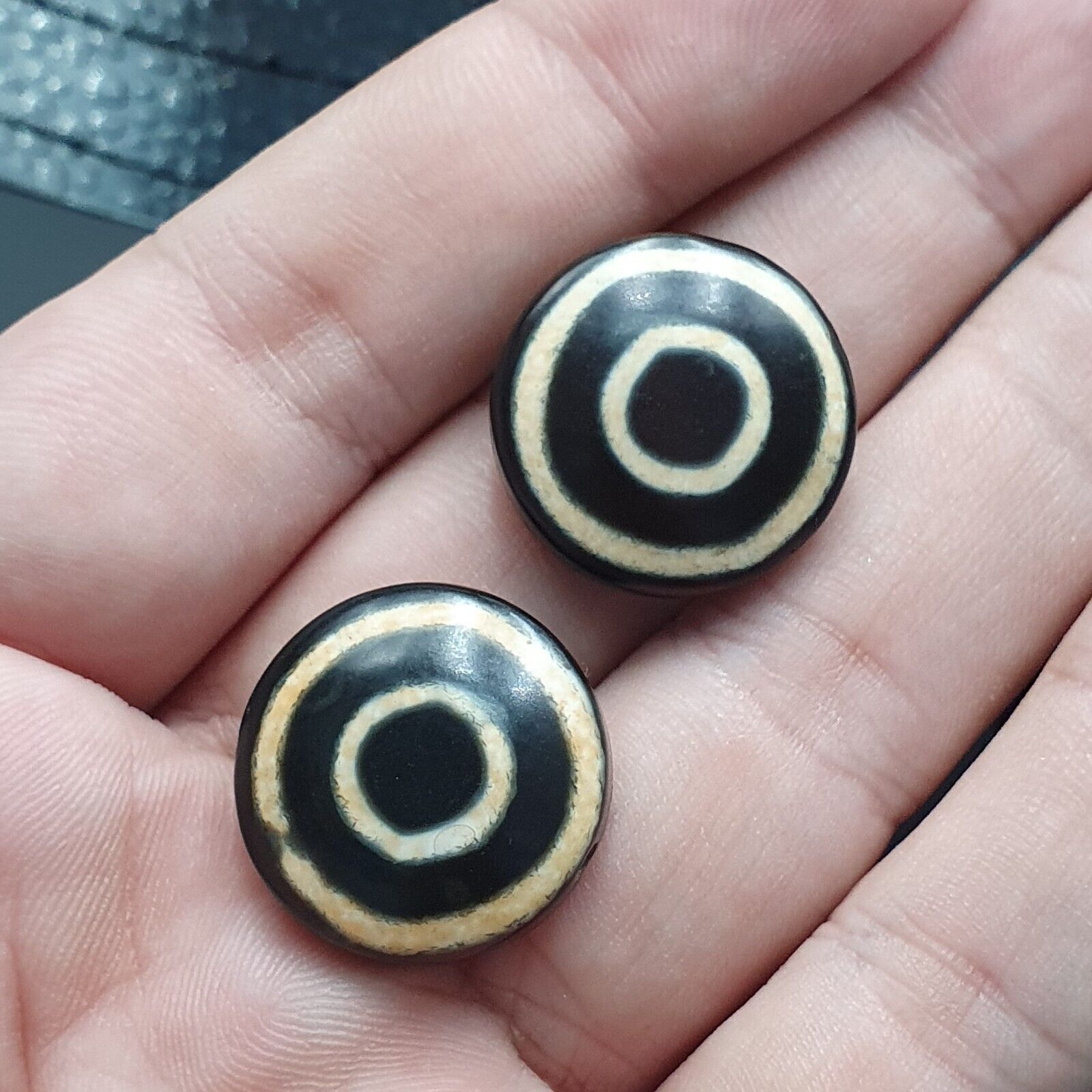 Lot 2 Pcs Tibetan Luk Mik Goat Eye Agate Stone Decorated Beads
