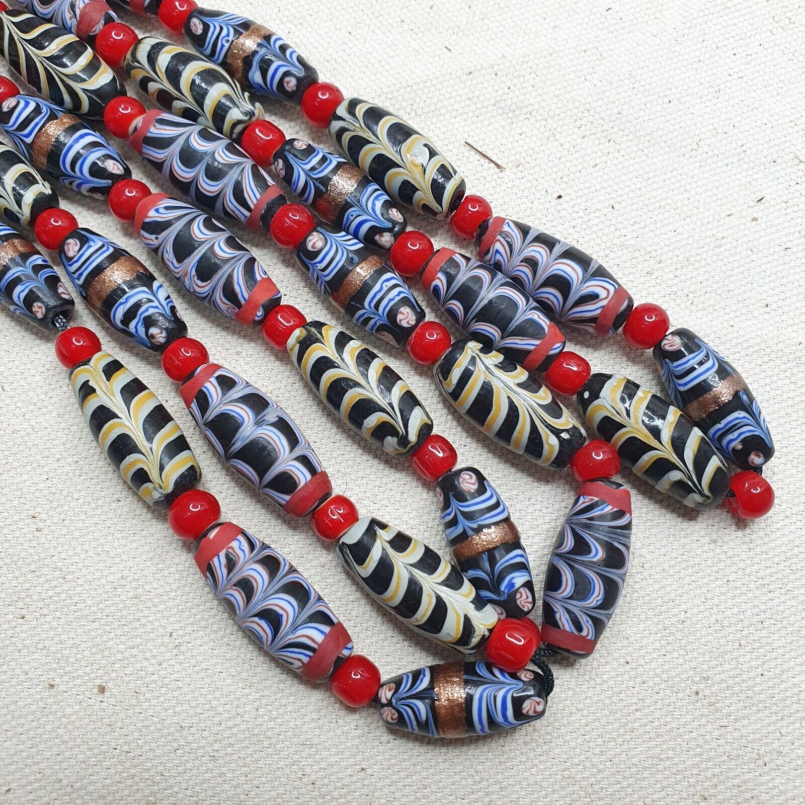 Vintage Venerano ART Fancy Feather venetian Style whiteheart BEADS Necklace