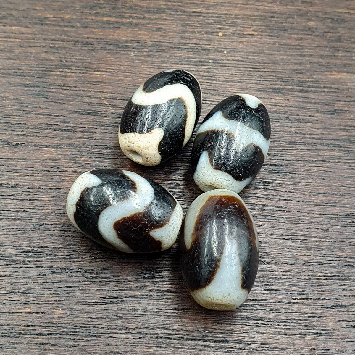 Lot 4 Beads Indo Tibetan Tiger Teeth Zigzag Pattern Agate Dzi Amulet Beads