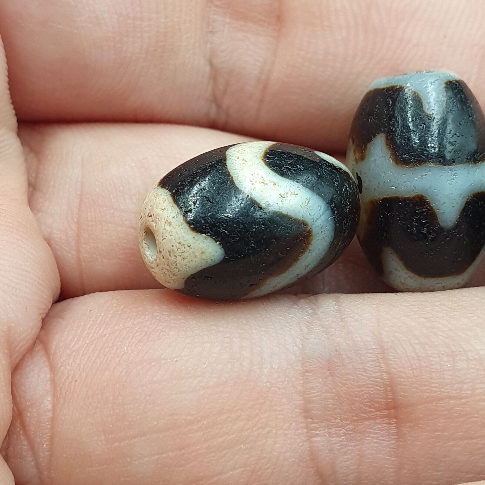 Lot 4 Beads Indo Tibetan Tiger Teeth Zigzag Pattern Agate Dzi Amulet Beads
