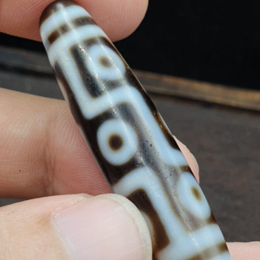 Old Indo Tibetan Agate 9 Eyes in zigzag lines Agate stone Dzi Bead Amulet HQ-2
