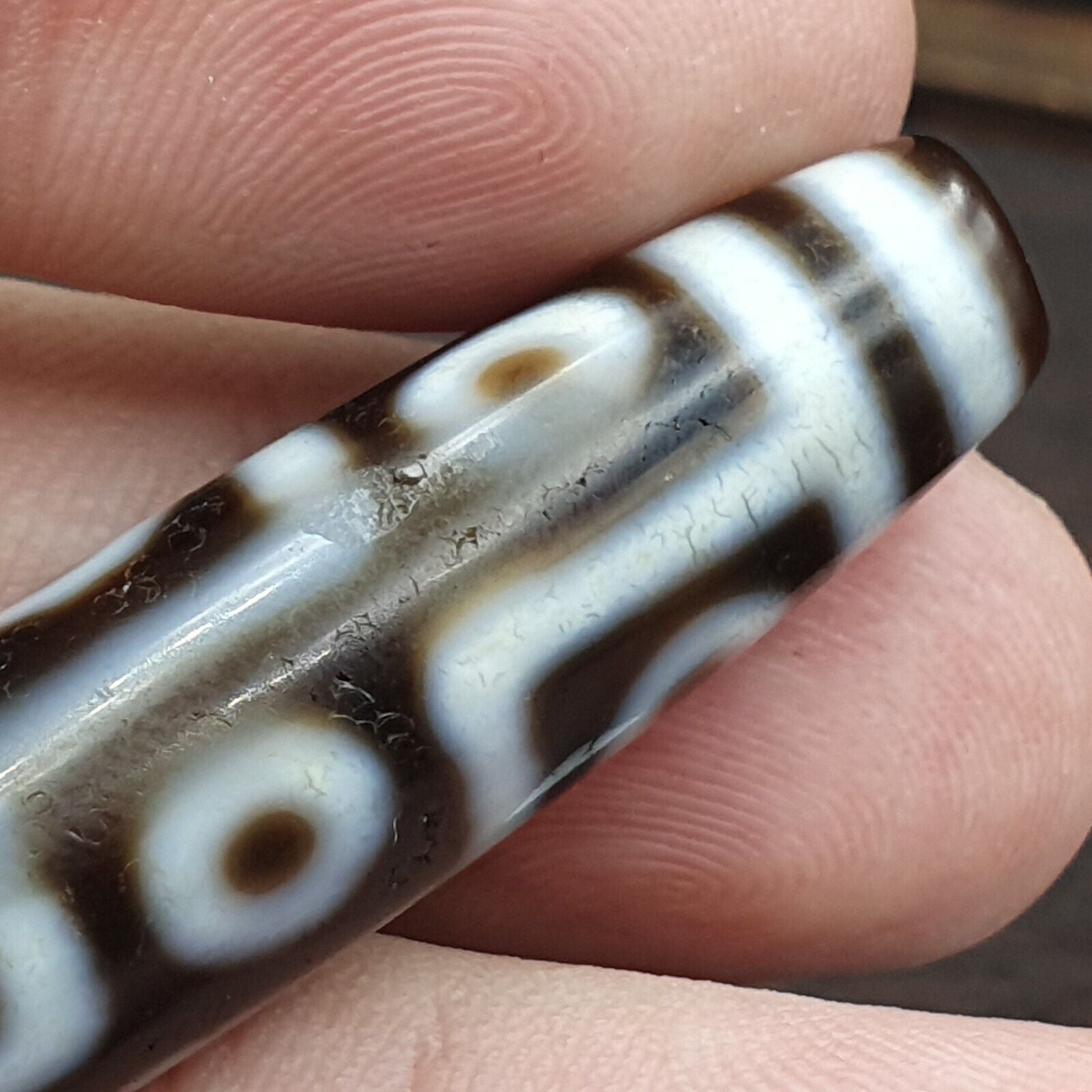 Old Indo Tibetan Agate 9 Eyes in zigzag lines Agate stone Dzi Bead Amulet HQ-2