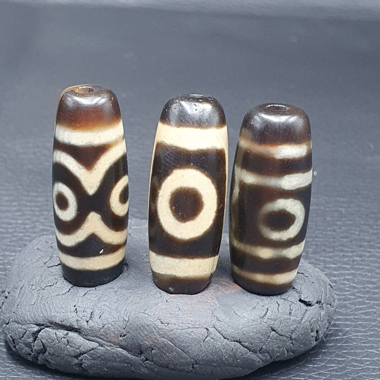 S#3 Himalayan Indo Tibetan rare Patterns Dzi Amulet Bead lot 3 beads