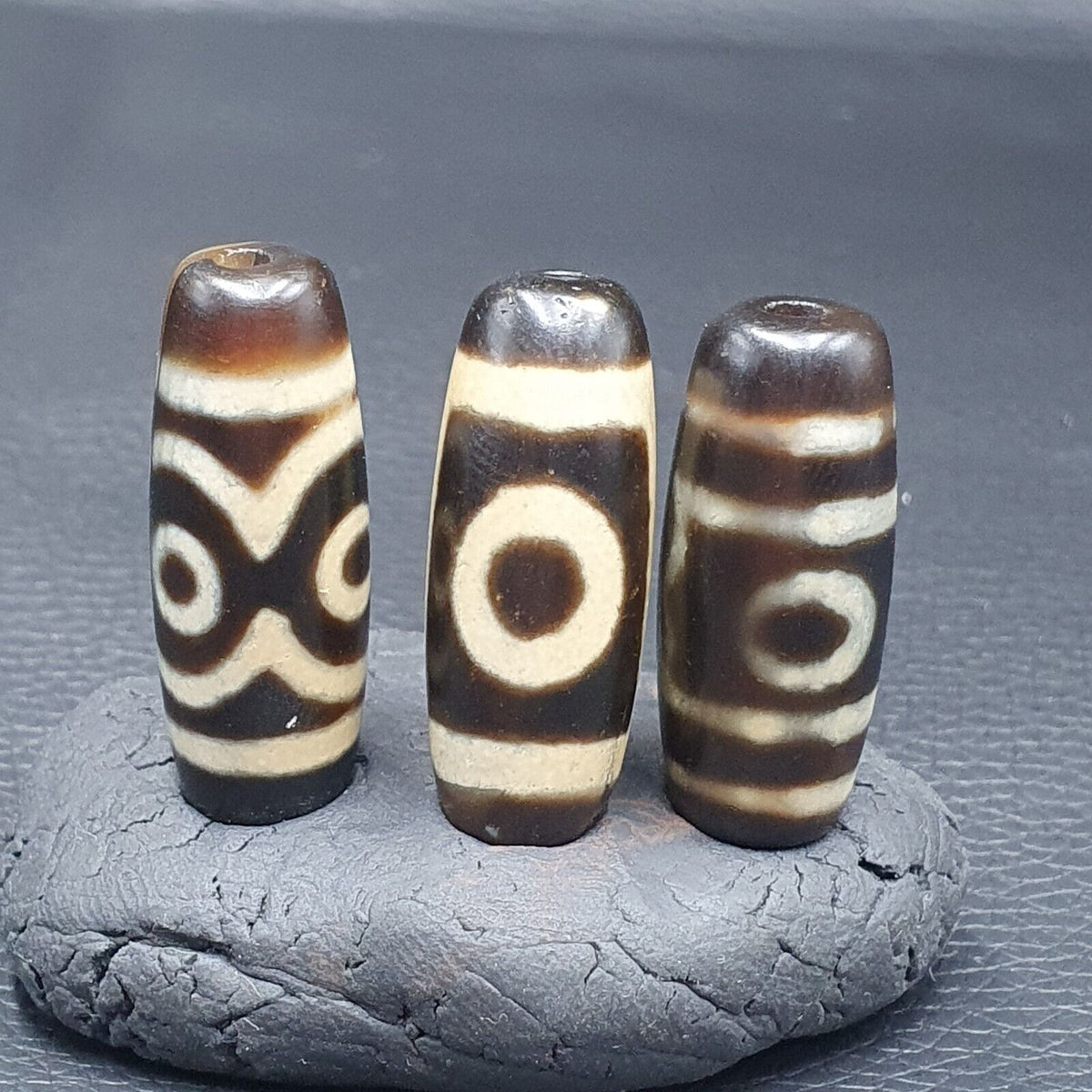 S#3 Himalayan Indo Tibetan rare Patterns Dzi Amulet Bead lot 3 beads