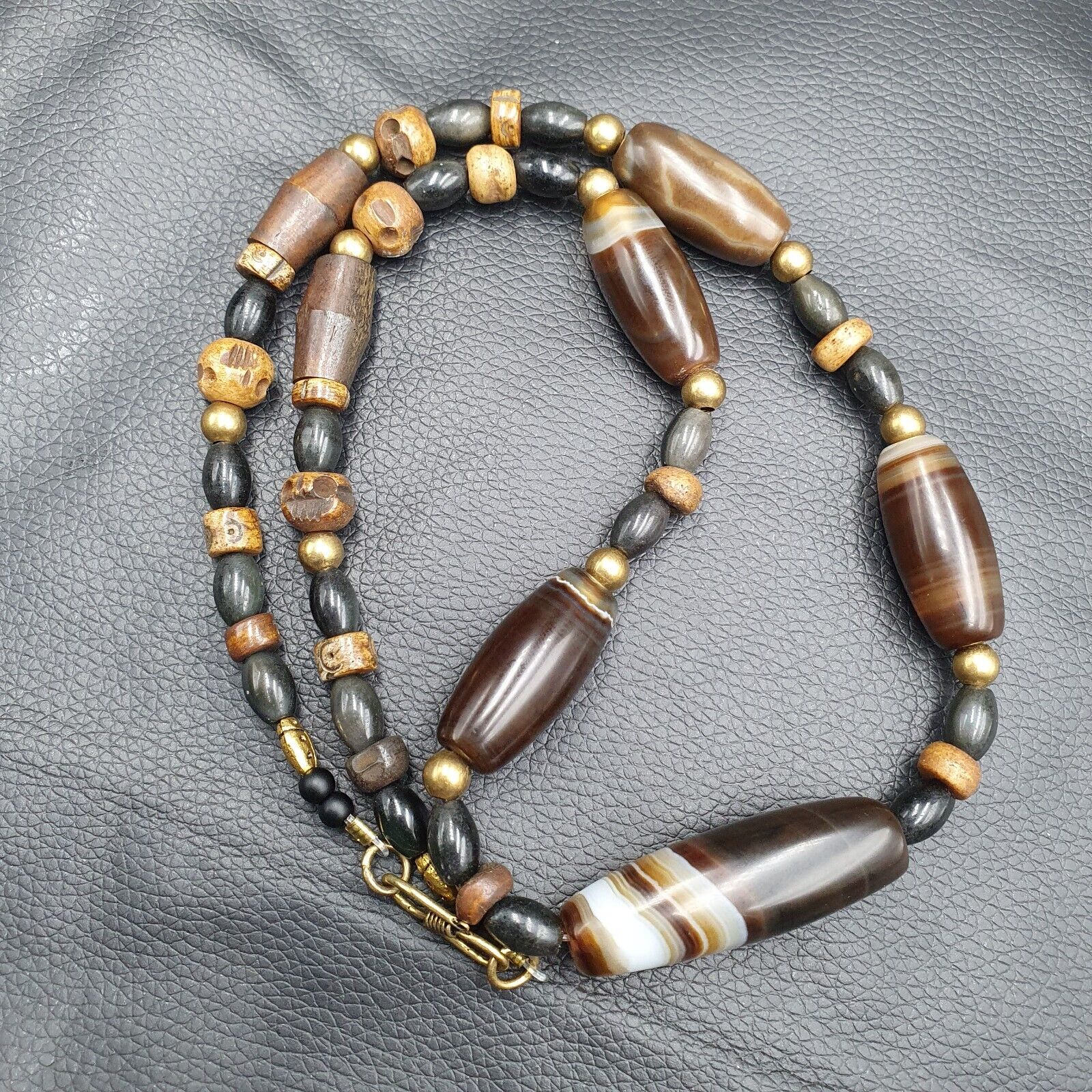 "Vintage beads antique Indo-Tibetan Himalayan Tibetan Agate necklace YMN1. A stunning, unique necklace featuring intricately crafted agate beads with a rich, earthy tone, showcasing traditional Indo-Tibetan Himalayan craftsmanship."