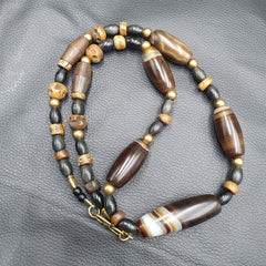 "Vintage beads antique Indo-Tibetan Himalayan Tibetan Agate necklace YMN1. A stunning, unique necklace featuring intricately crafted agate beads with a rich, earthy tone, showcasing traditional Indo-Tibetan Himalayan craftsmanship."