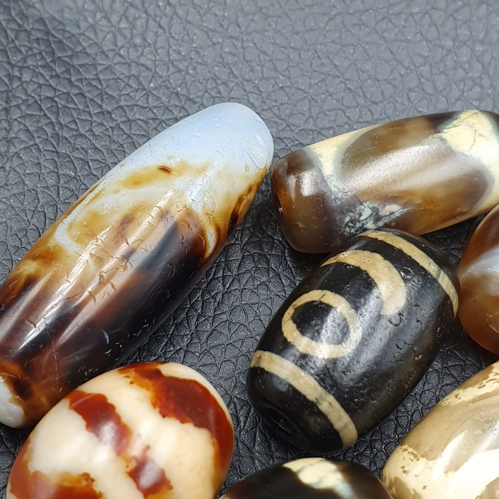 Himalayan Indo Tibetan rare Patterns Dzi Amulet Bead lot 15 beads