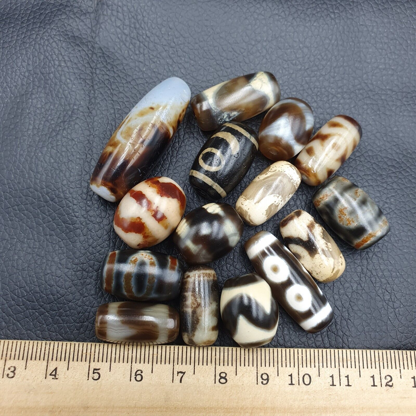 Himalayan Indo Tibetan rare Patterns Dzi Amulet Bead lot 15 beads