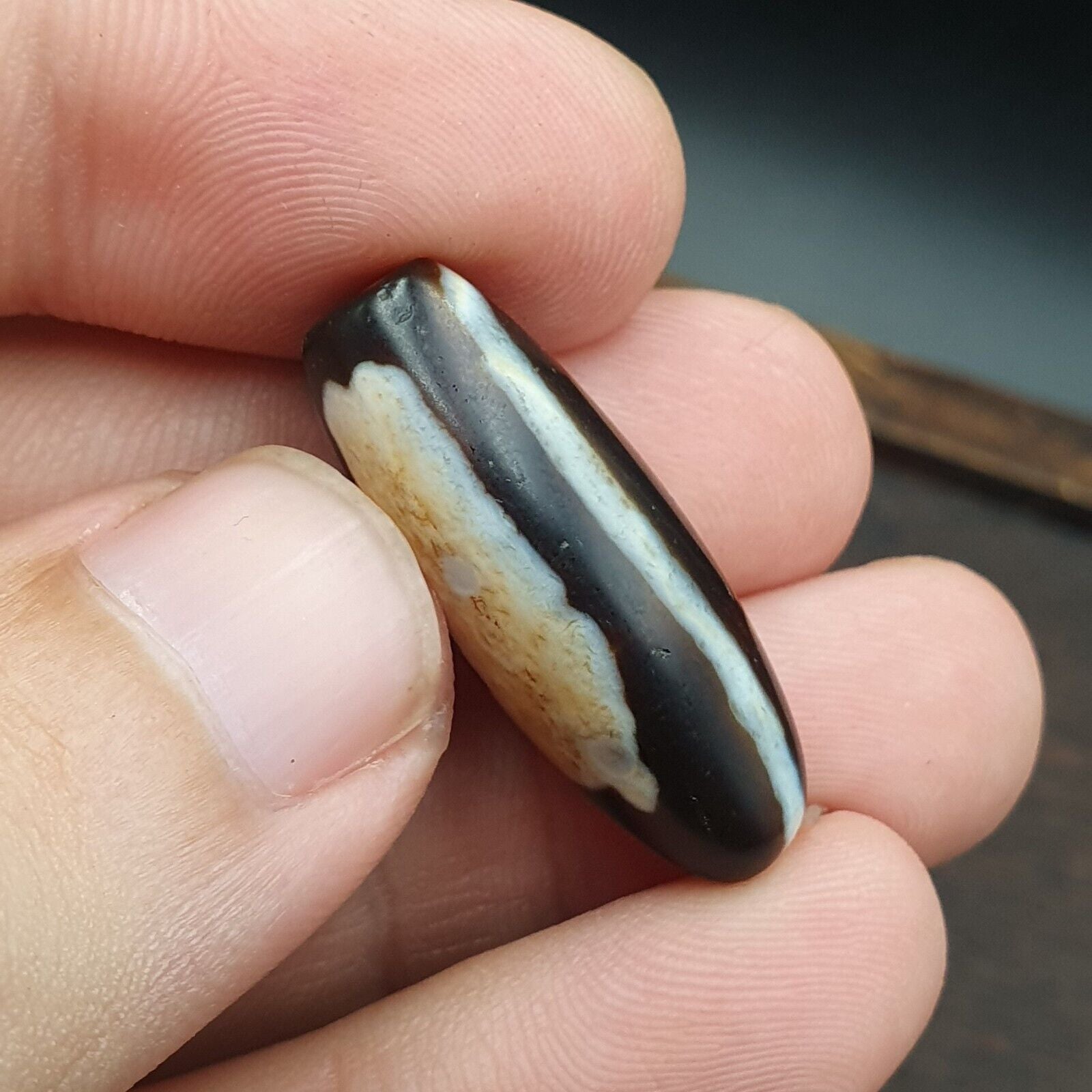 Very Unique Pattern Vintage Old Indo Tibetan Natural Agate pure 2 Eyes