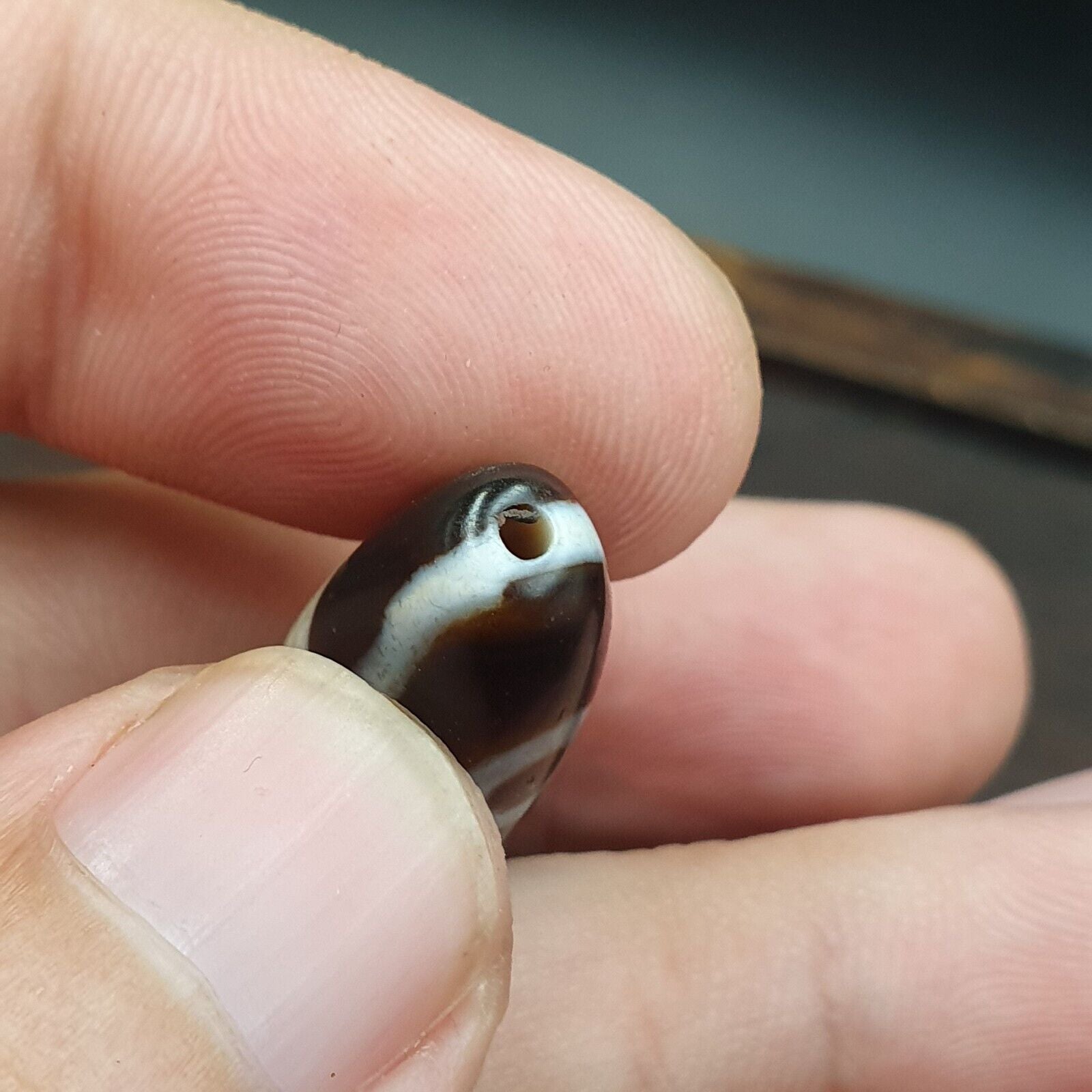 Very Unique Pattern Vintage Old Indo Tibetan Natural Agate pure 2 Eyes
