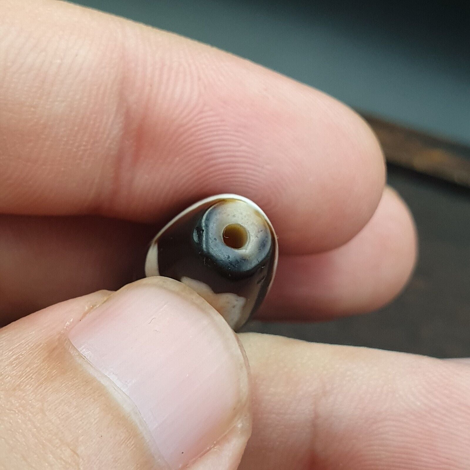 Very Unique Pattern Vintage Old Indo Tibetan Natural Agate pure 2 Eyes