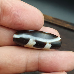 Very Unique Pattern Vintage Old Indo Tibetan Natural Agate pure 2 Eyes