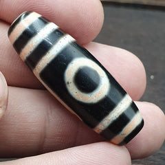Beautiful Protective Bead Amulet Vintage Old Indo Tibetan Agate pure Eyes