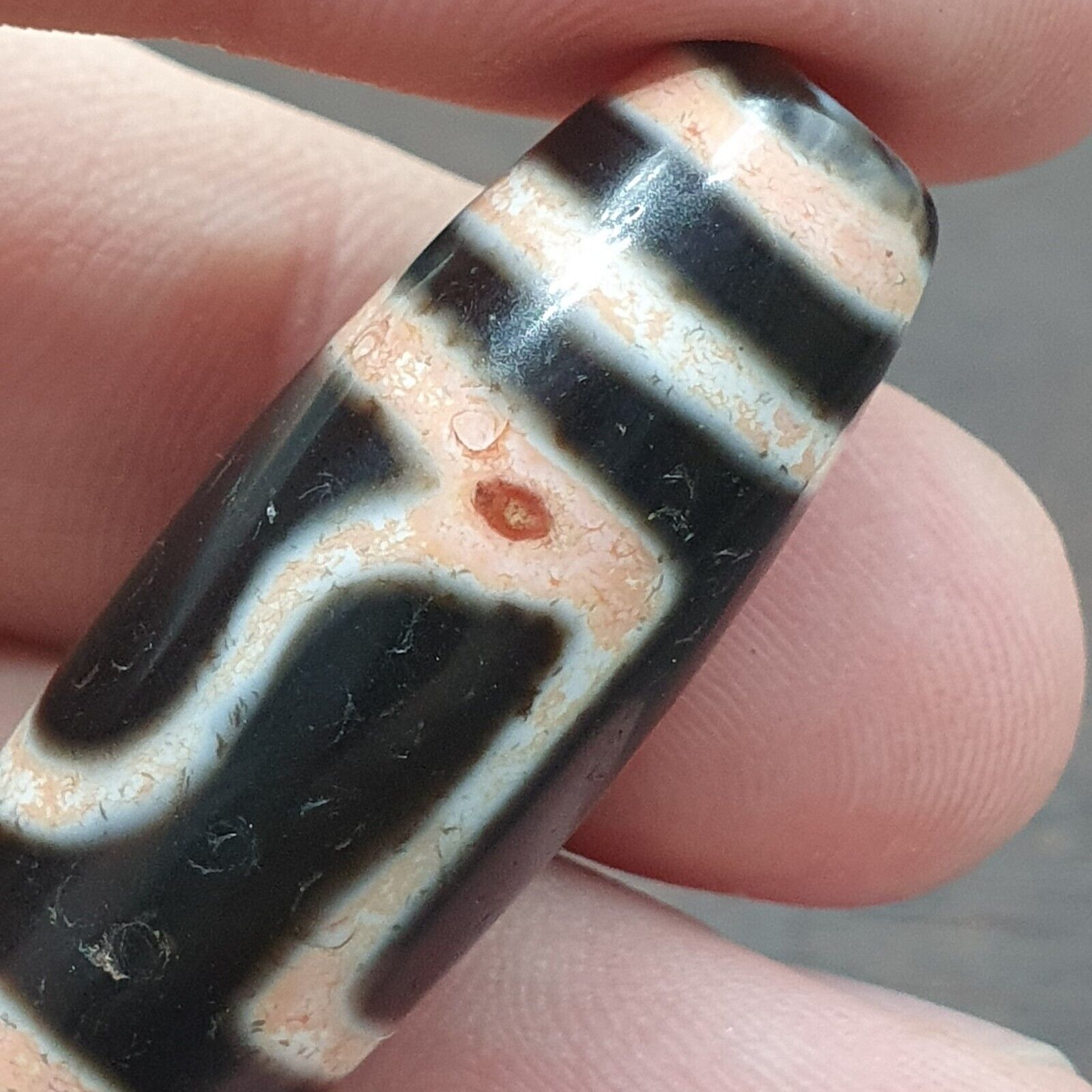 Beautiful Protective Bead Amulet Vintage Old Indo Tibetan Agate pure Eyes