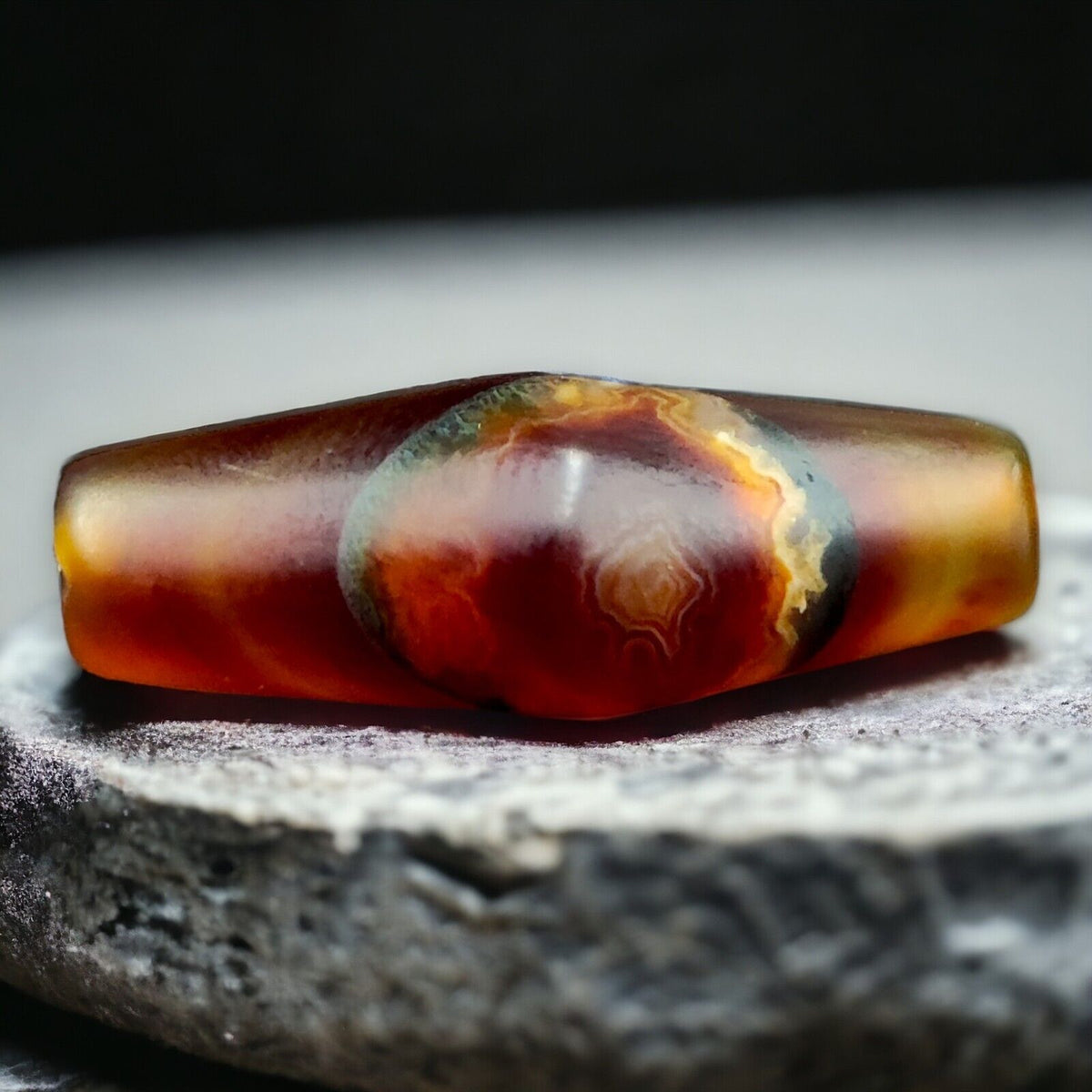 Vintage Old Yemeni Agate Natural Eye Rare pattern Banded Agate Bead  YM-408