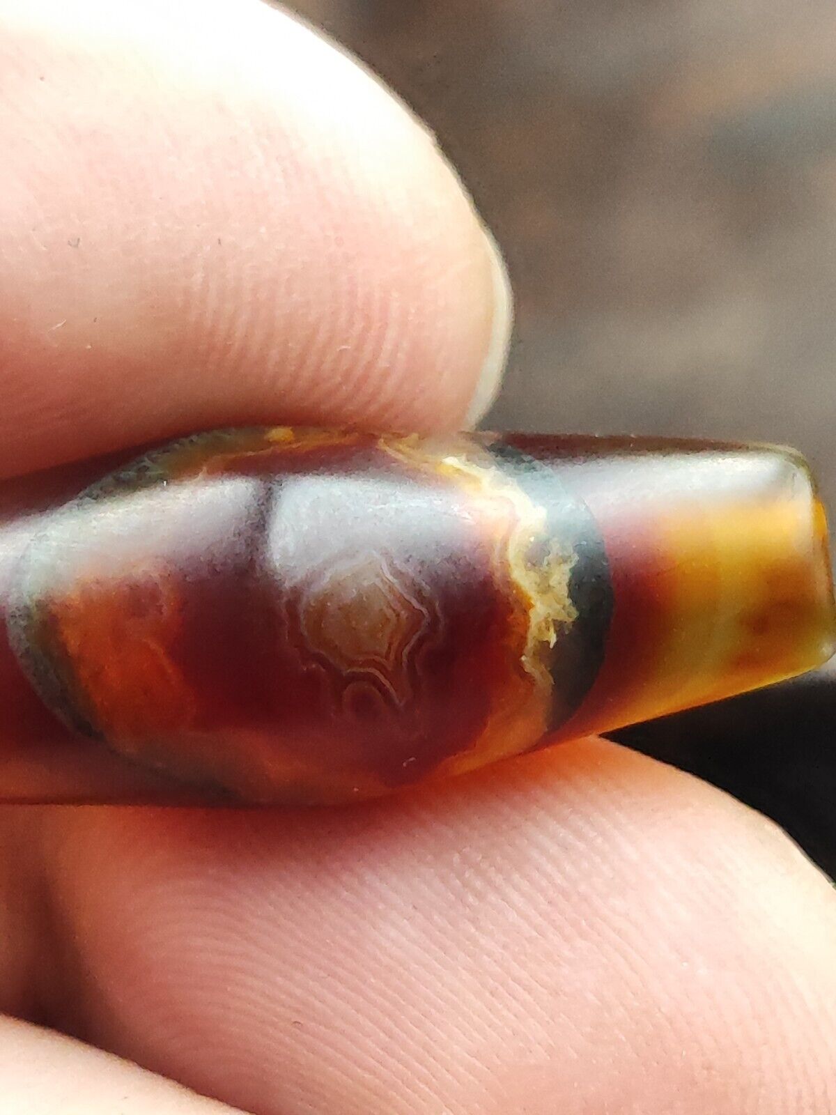 Vintage Old Yemeni Agate Natural Eye Rare pattern Banded Agate Bead  YM-408