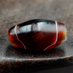 Vintage Old Yemeni Agate Natural Eye Rare pattern Banded Agate Bead  YM-406