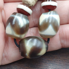 LOT 7 Beads Old Dzi Tibetan Chinese Agate Beads Amulets