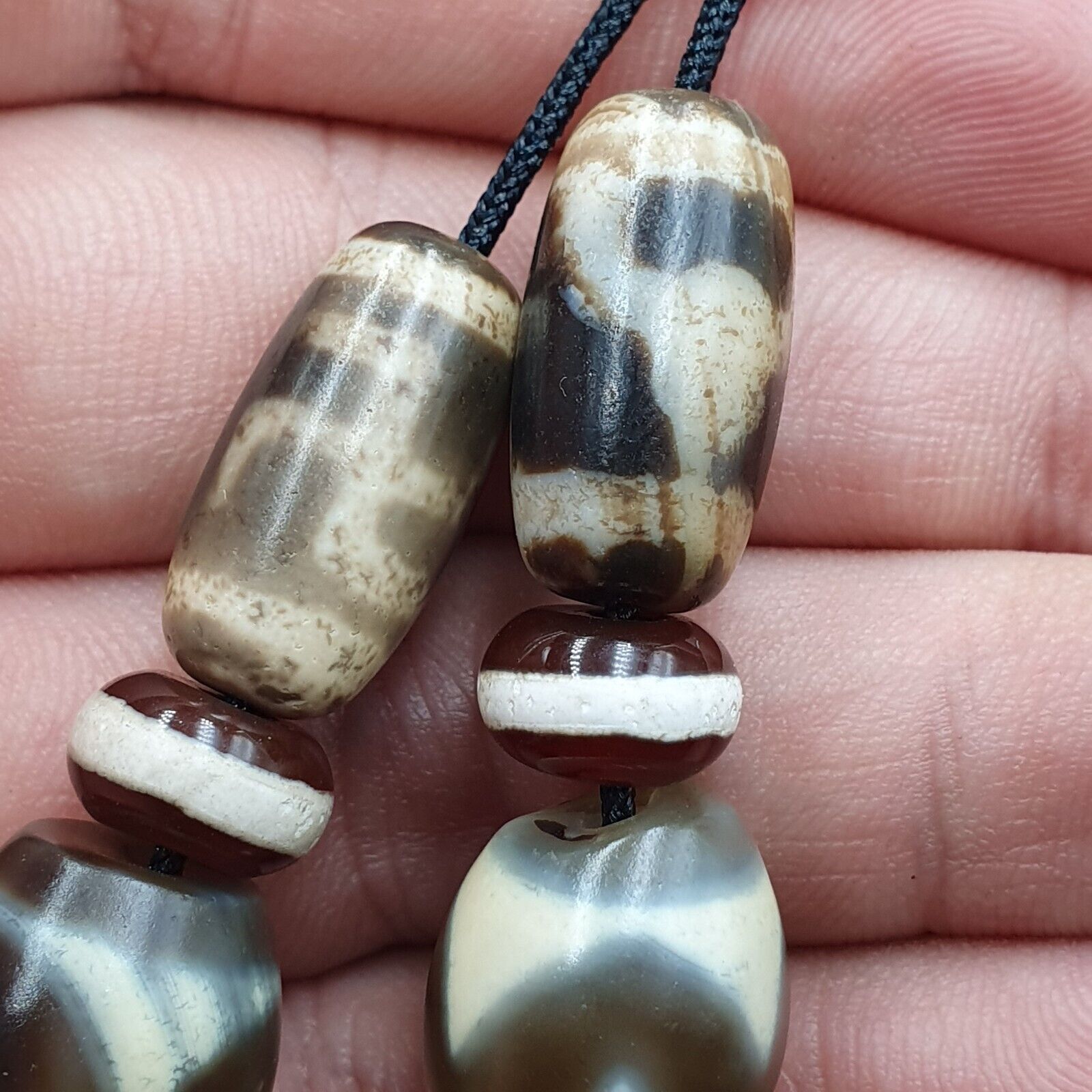 LOT 7 Beads Old Dzi Tibetan Chinese Agate Beads Amulets