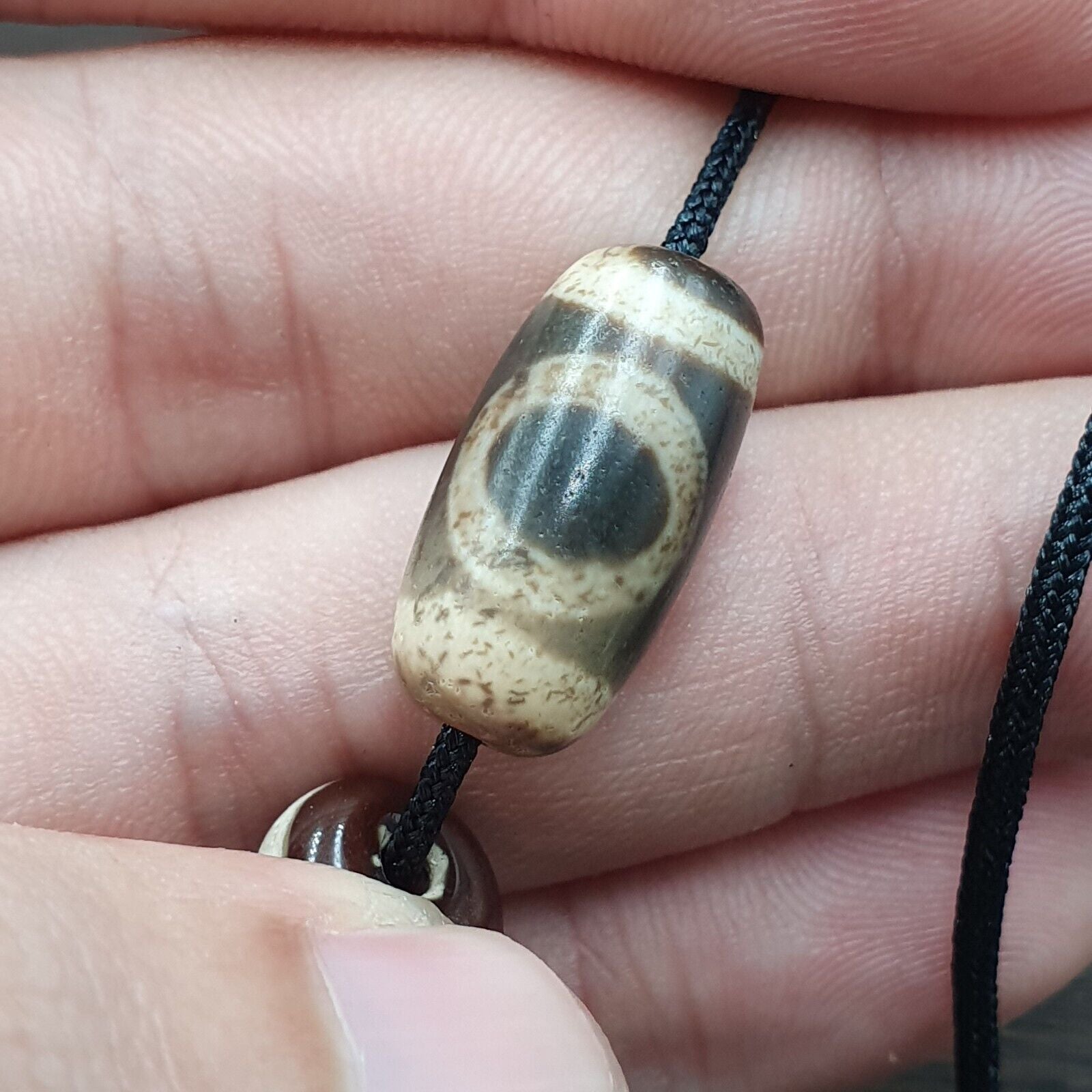LOT 7 Beads Old Dzi Tibetan Chinese Agate Beads Amulets