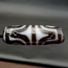 Very Unique Himalayan Tibetan tasso lotus Vajra 4 Eyes Dzi Agate Bead Amulet