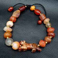 Antique Ancient Agate Animal Figurine with carnelian Agate Beads Bracelet