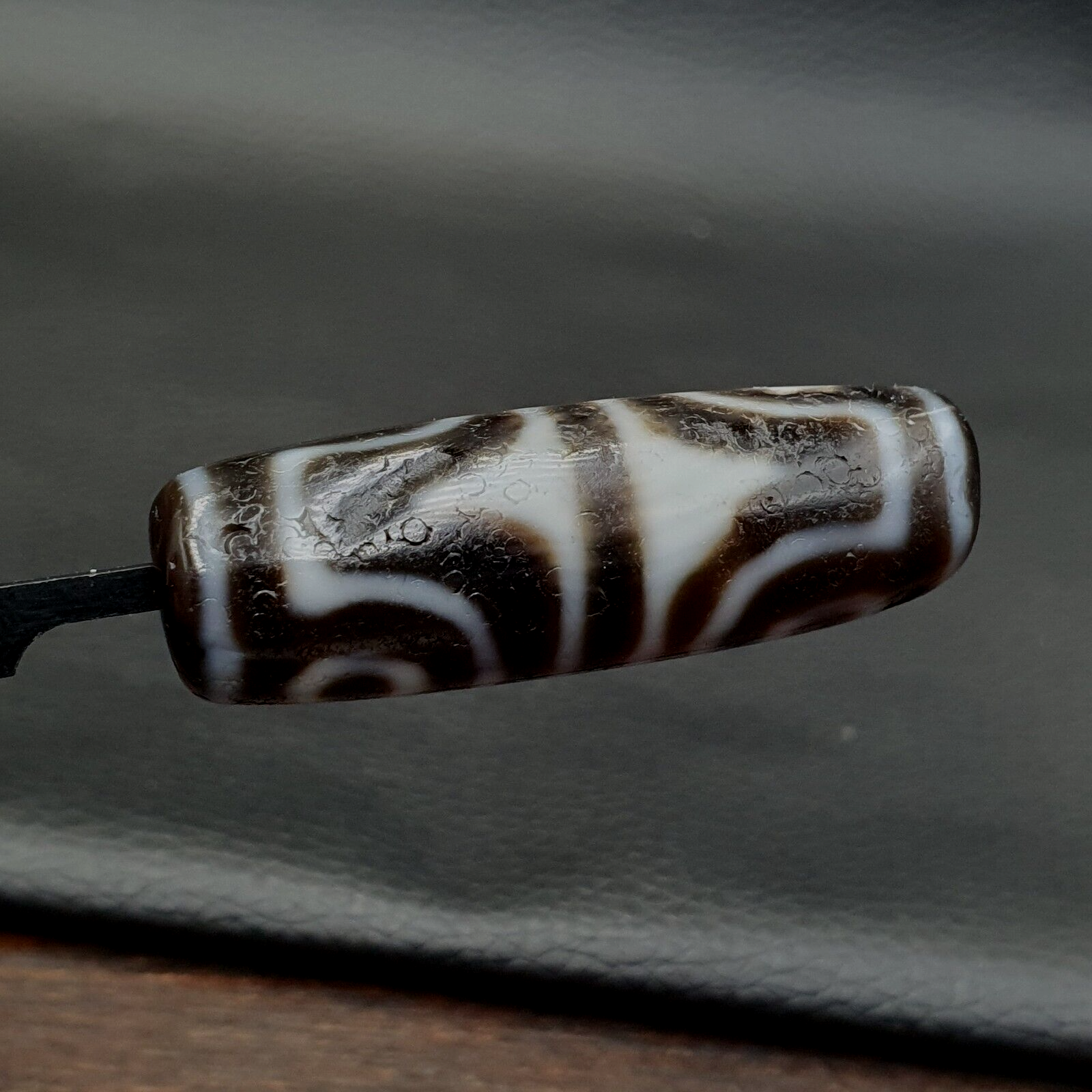 Very Unique Himalayan Tibetan tasso lotus Vajra 4 Eyes Dzi Agate Bead Amulet