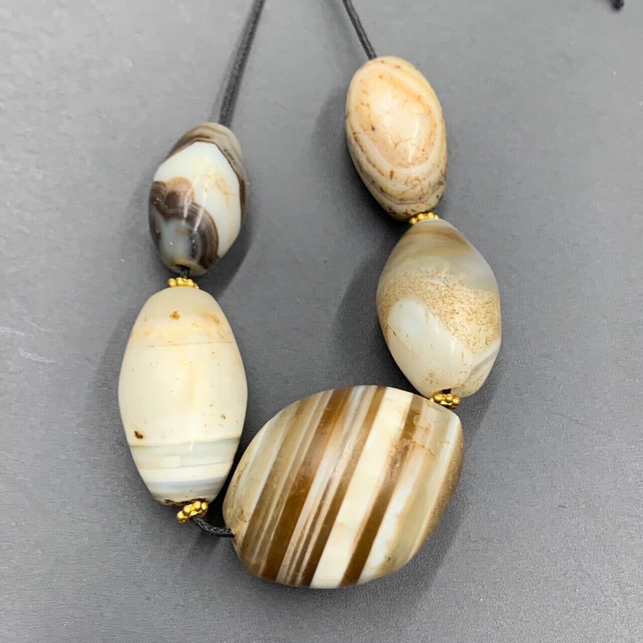 5 pcs lot Authentic Ancient Old Himalayan Indo Tibetan Sulumani Agate Beads