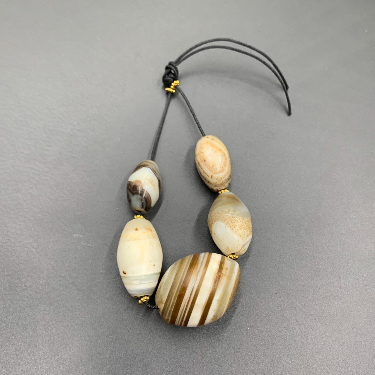 5 pcs lot Authentic Ancient Old Himalayan Indo Tibetan Sulumani Agate Beads