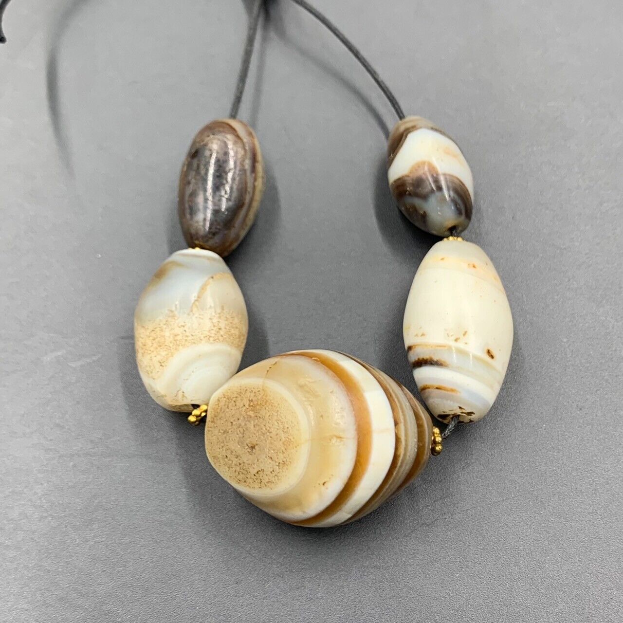 5 pcs lot Authentic Ancient Old Himalayan Indo Tibetan Sulumani Agate Beads