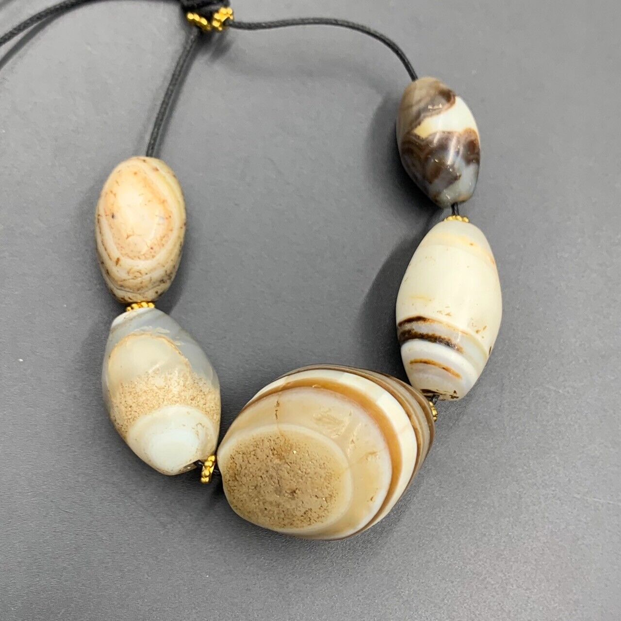 5 pcs lot Authentic Ancient Old Himalayan Indo Tibetan Sulumani Agate Beads