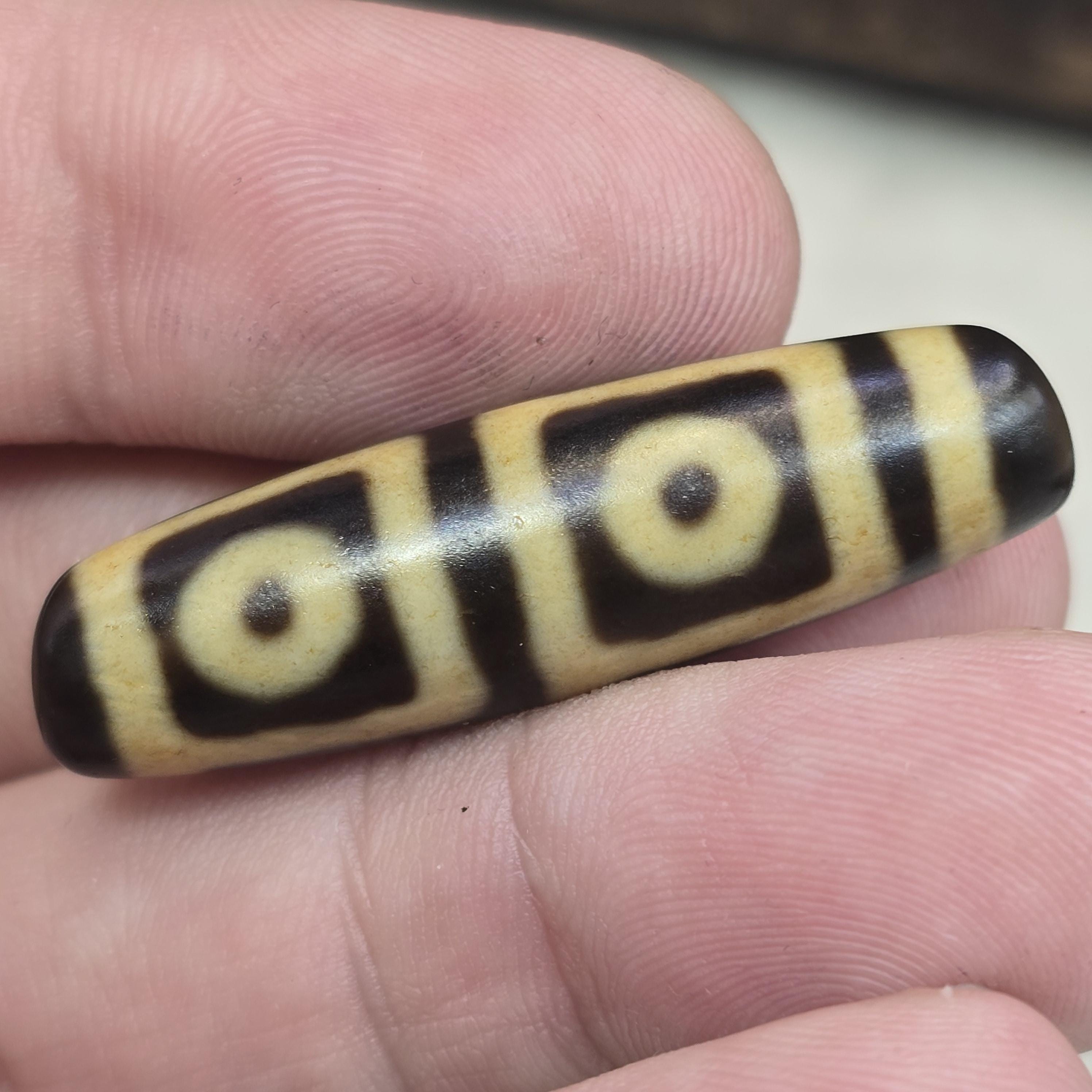 Protective Four Eyes Agate Dzi Bead - Tibetan Amulet