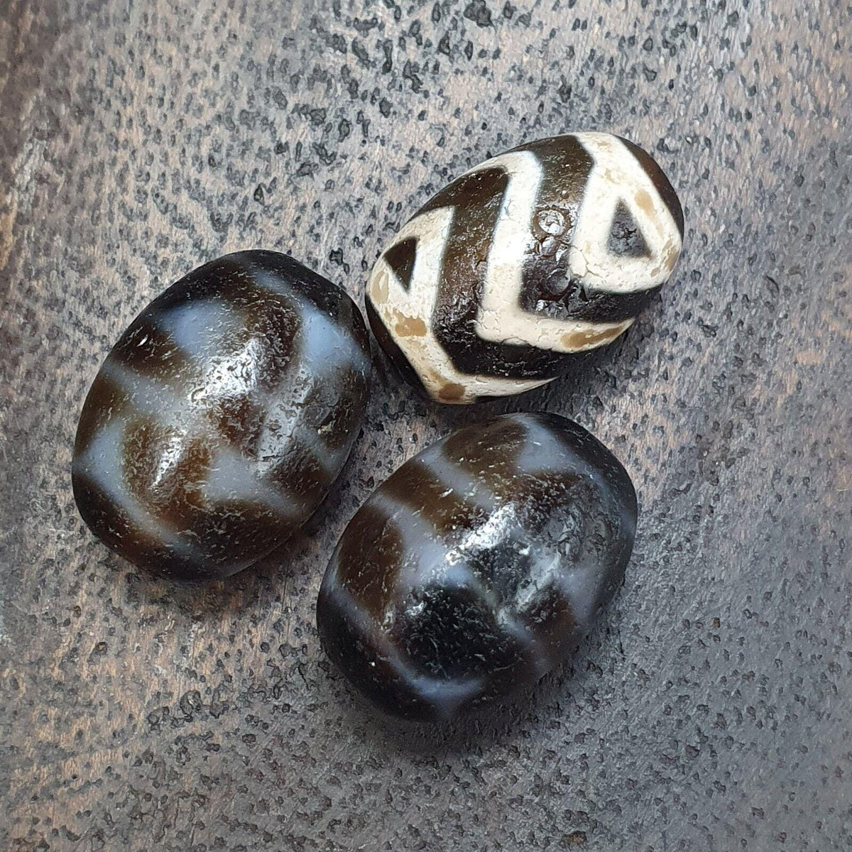 Himalayan tibetan unique pattern agate dzi beads lot amulets