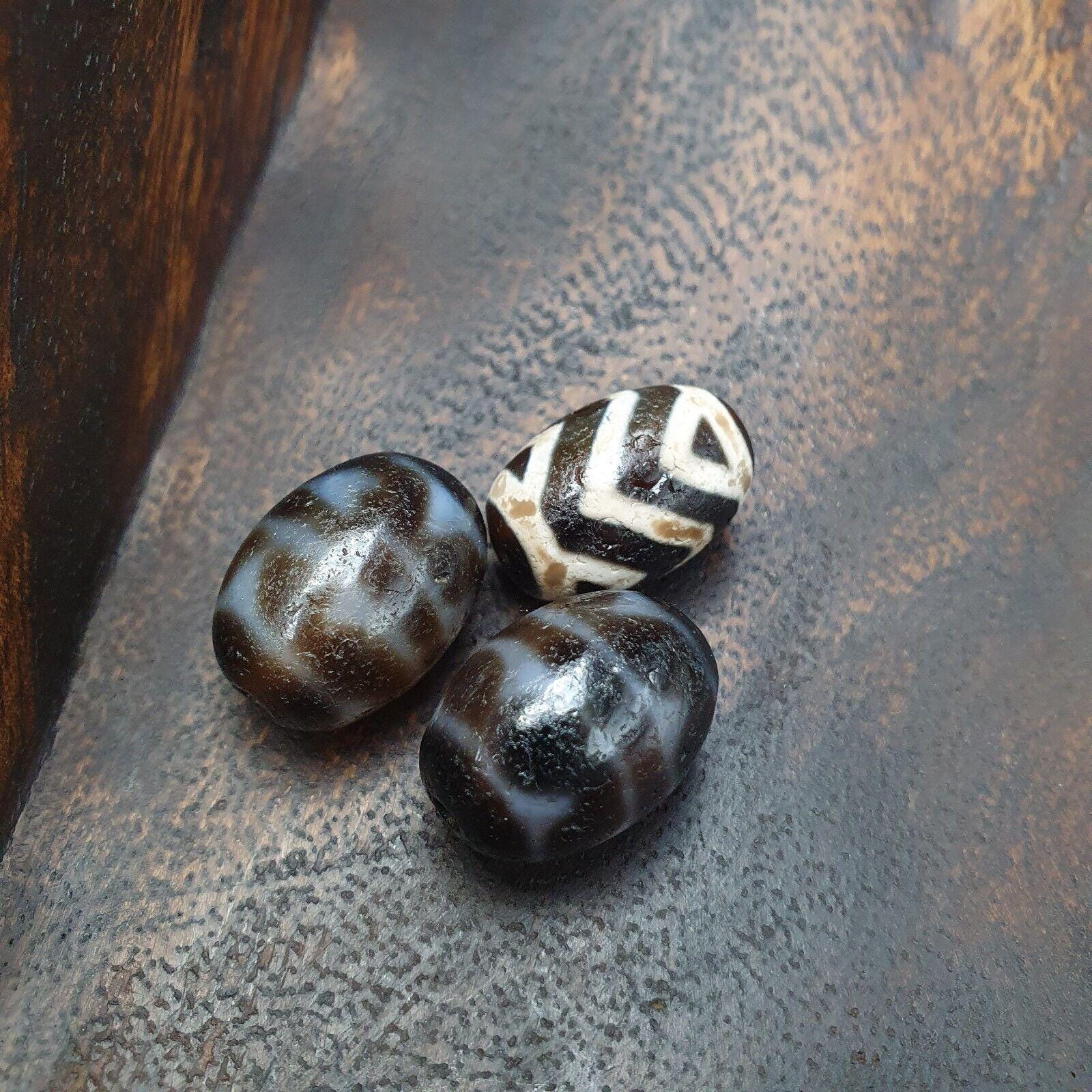 Himalayan tibetan unique pattern agate dzi beads lot amulets