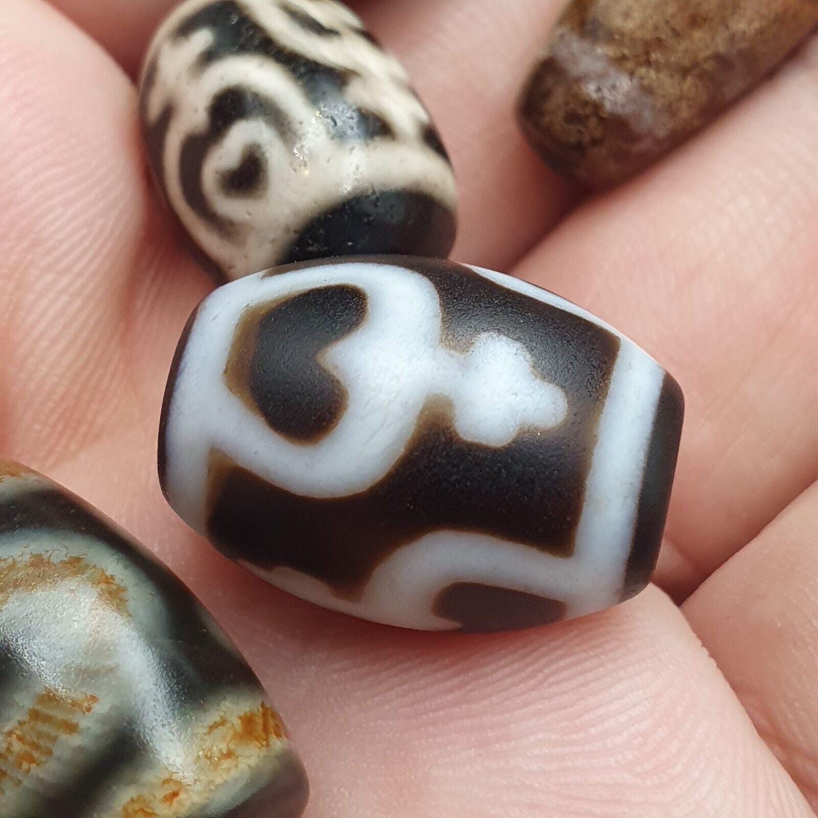 Lot 9 vintage tibetan unique pattern eyes agate stone dzi bead amulet